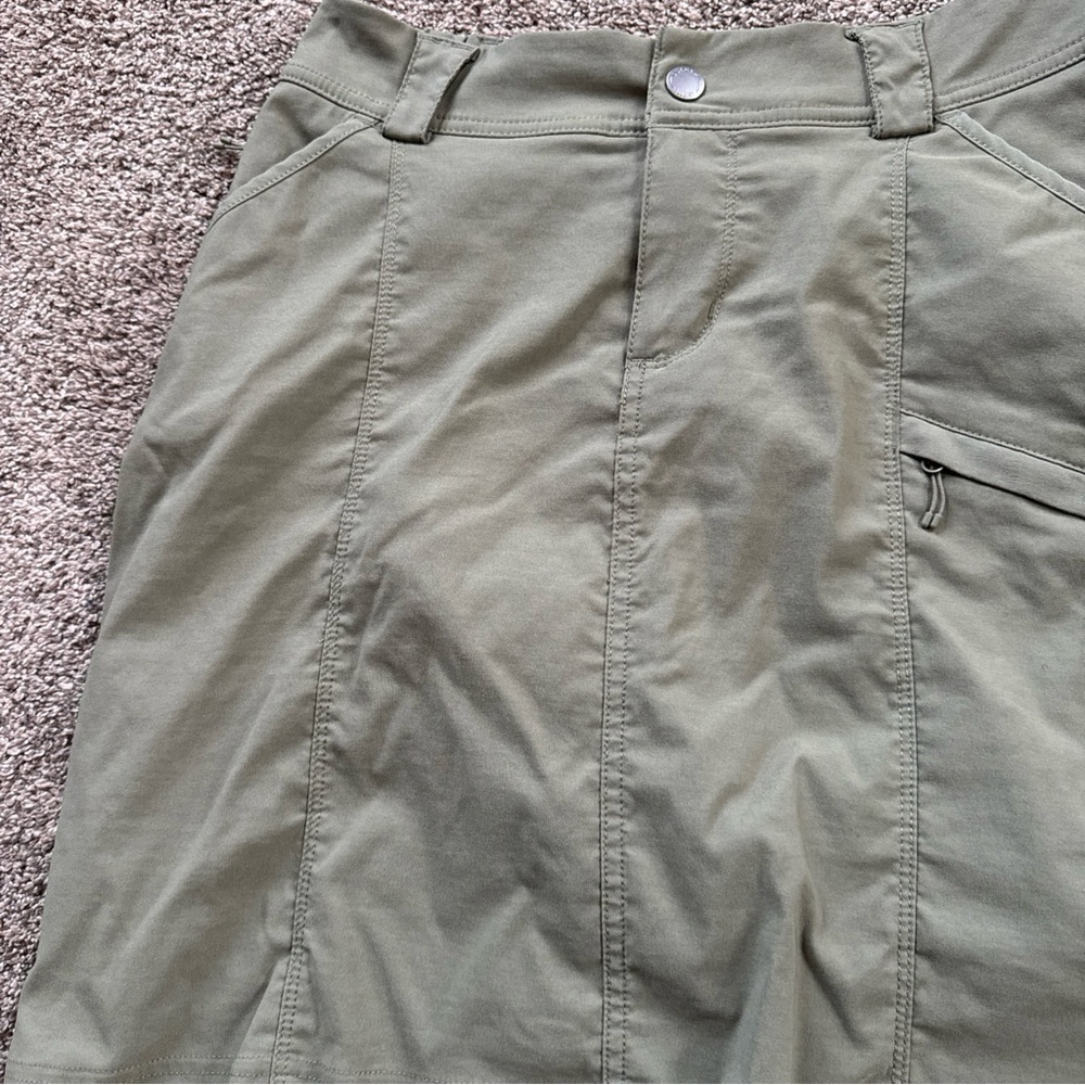 Duluth Trading Co Olive Green Utility Skort with Side Zip Pocket Womens Size 8 - Picture 3 of 11